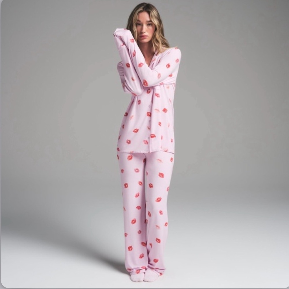 SKIMS limited edition long sleep SET- cherry blossom lipstick